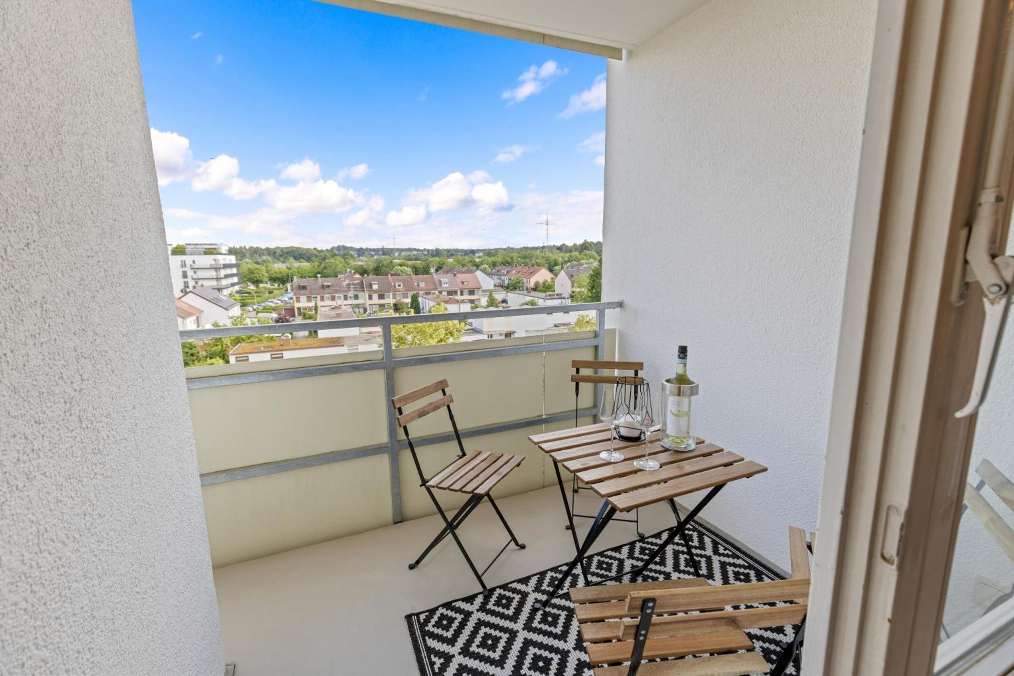 Sonniges City-Apartment Mit Suedbalkon Und Parklatz Neusass Dış mekan fotoğraf